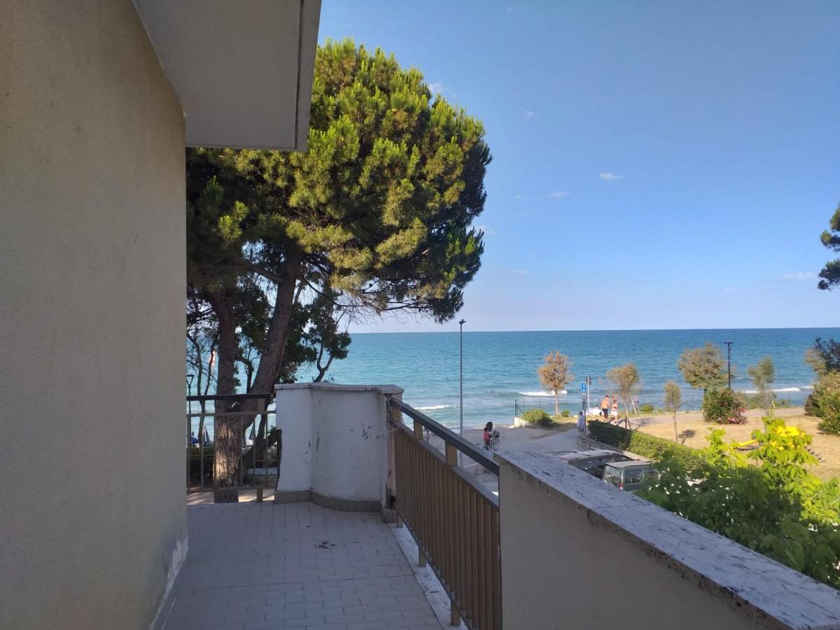 Room In Bb - Bright Quadruple Room A Stones Throw From The Sea بينيتو المظهر الخارجي الصورة