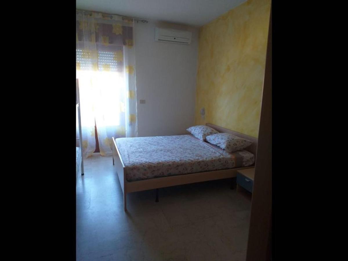 Room In Bb - Bright Quadruple Room A Stones Throw From The Sea بينيتو المظهر الخارجي الصورة